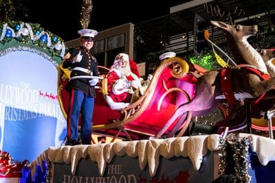 Hollywood-Christmas-Parade_santa sleigh