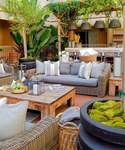 hollywood hotel lounge area