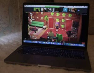 zoom_comedy_crossing