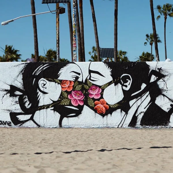 Heart-Mural-Kissing-Venice