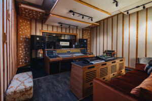 studio_gold digger